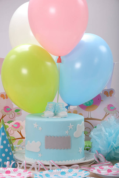 Birthday party with blue cake and balloons - Zdjęcie, obraz