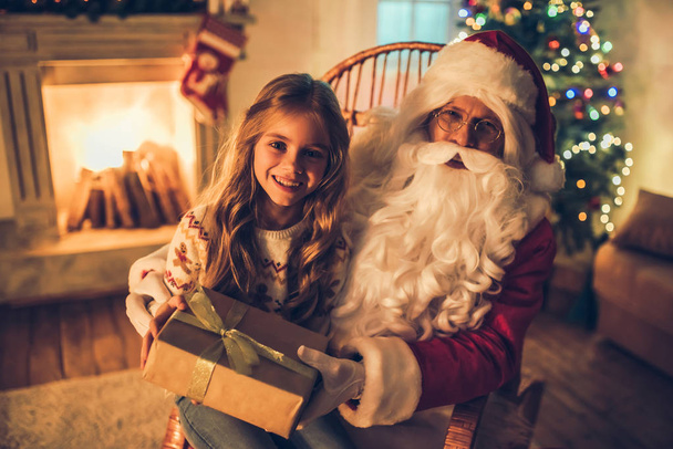 Girl with Santa Claus - Foto, afbeelding