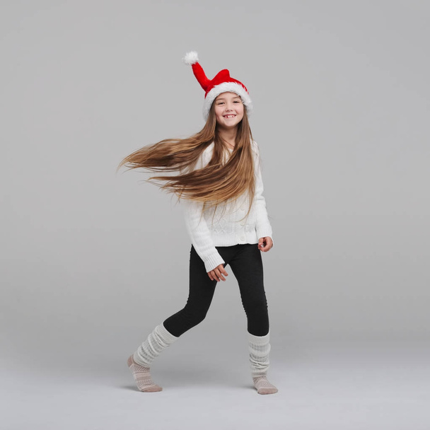 little happy girl with santa hat - Zdjęcie, obraz