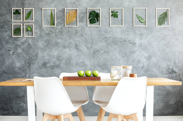 Dining room with botanical gallery - 写真・画像