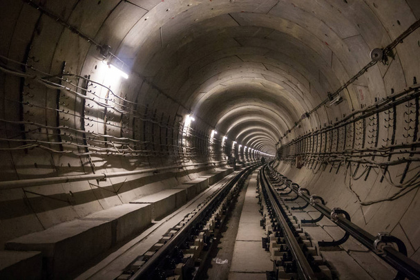 Metropolitan tunelu pod ds. - Zdjęcie, obraz