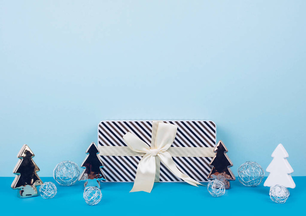 Christmas background with gift box. - Fotó, kép