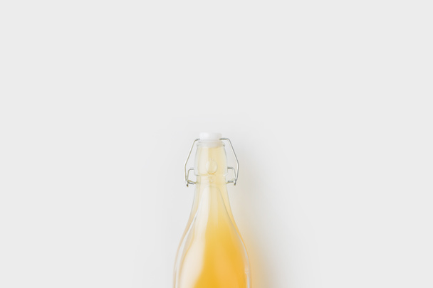 bottle of delicious apple cider isolated on white - Foto, immagini