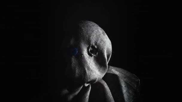 Strašák s maskou pytloviny - Záběry, video