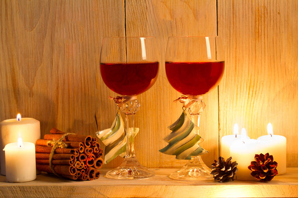 Two glasses of wine with Christmas accessories on wooden shelf. New Year and Chrismas concept, background. Sweet home - Foto, Imagem