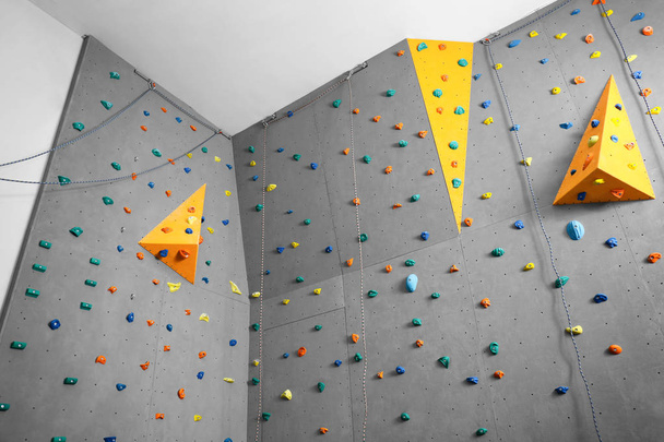 Grey wall with climbing holds  - 写真・画像
