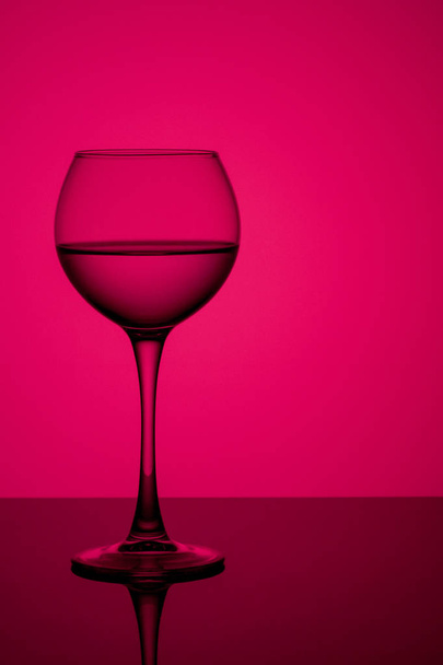 a glass of water on a gradient background - Foto, imagen