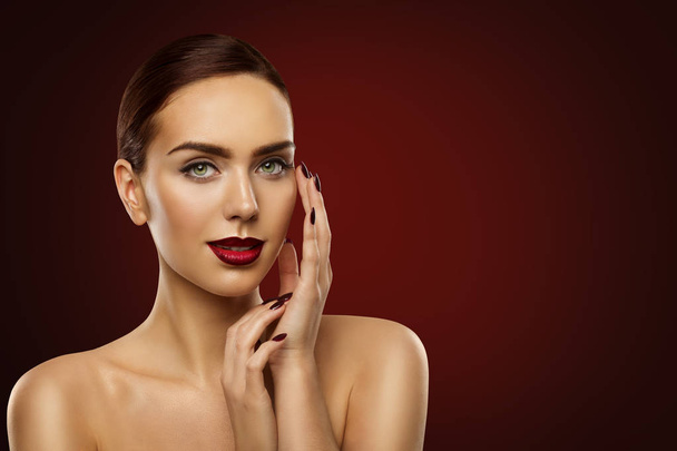 Woman Beauty Makeup, Fashion Model Dark Red Nails and Face Make Up - Фото, зображення
