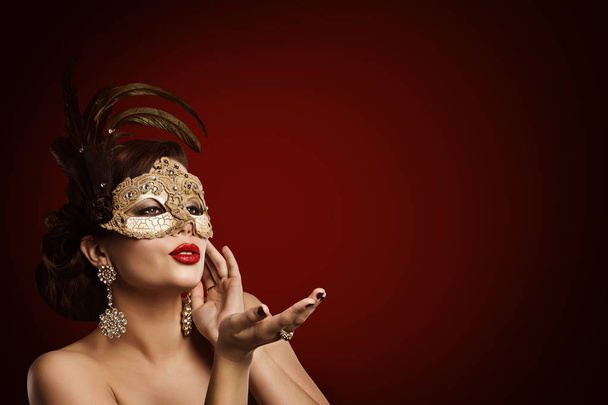 Woman Carnival Mask Jewelry, Beauty Fashion Model in Masquerade Masque - Fotografie, Obrázek