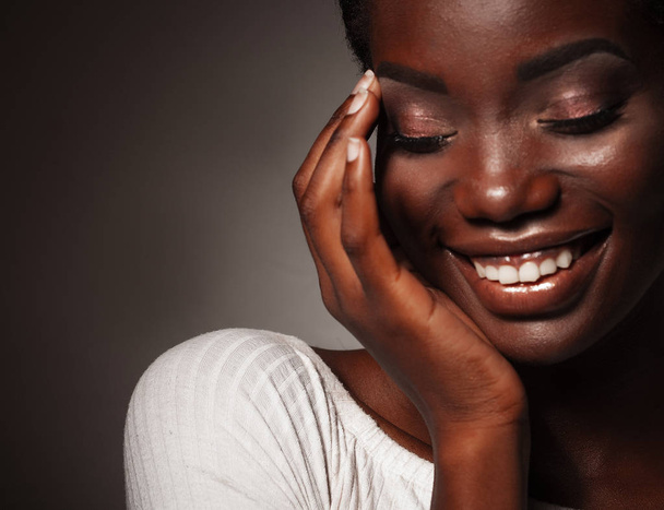 Close up portrait of beautiful young black woman laughing - Zdjęcie, obraz