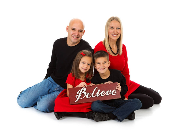 Christmas: Holiday Family With Kids Holding Believe Sign - Foto, afbeelding