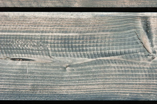 graue Holzbretter, Hintergrund, Strukturen, Muster. Hintergrund aus Holzbrettern. alte gefärbte Bretter abgenutzt und von Zeit zu Zeit von einem natürlichen Baum gerissen - Foto, Bild