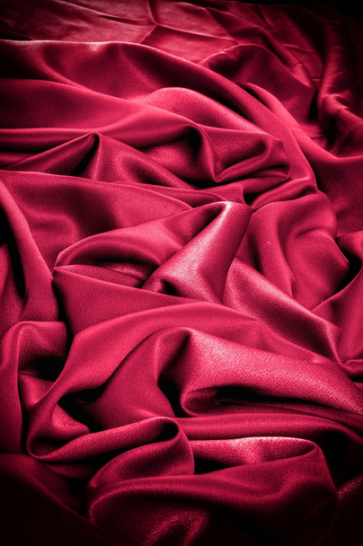 Текстури фону. шаблон. Шовкові тканини барвисті, цей список для вишуканої і красивим. Суміш dupioni шовкові тканини в червоний колір. Крепдешин, кам'яні промивають, твердого кольору, яскраво-червоний червоний, - Фото, зображення