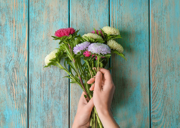 Woman arranging bouquet of chrysanthemum flowers  - 写真・画像