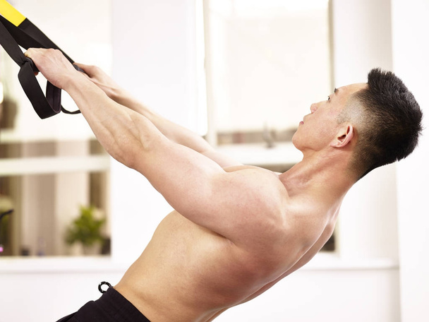 asian body builder exercising in gym - 写真・画像
