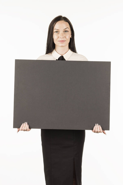看板。大きな黒のカード ビジネスの女性。白い背中に - 写真・画像