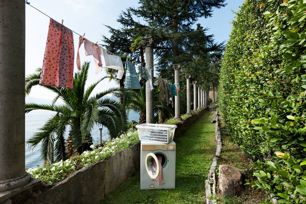 washing machine at the park, decontestualization of the object - Fotografie, Obrázek