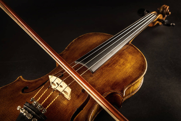 close up of a baroque violin and a bow - Foto, imagen