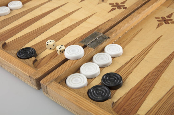 Backgammon game with white and black chips and dice - Foto, afbeelding