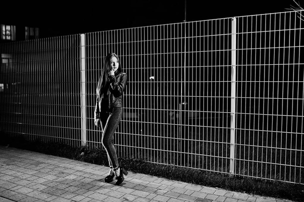 Night portrait of girl model wear on jeans and leather jacket ag - Foto, afbeelding