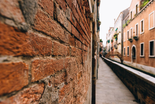 las antiguas calles de Venecia de Italia
 - Foto, Imagen