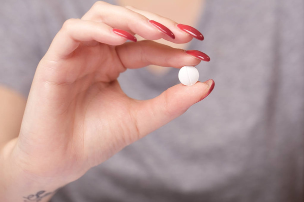 close up of a woman showing pill - Foto, afbeelding