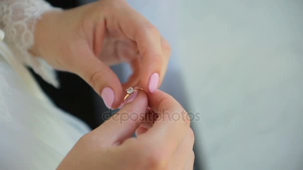 Girl with beautiful nail polish wearing a diamond ring on her finger - Záběry, video