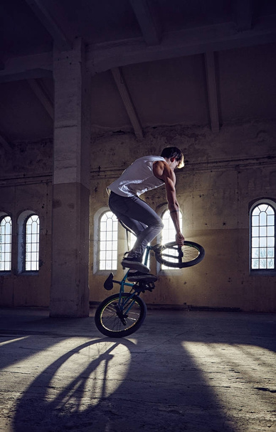 bmx stunt und jump riding - Foto, Bild