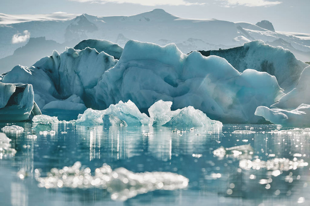Beautiful cold landscape picture of icelandic glacier lagoon bay, - Photo, image