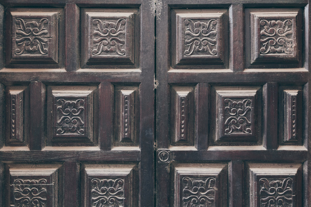 puertas negras decoradas con motivos arabescos para fondo
 - Foto, Imagen