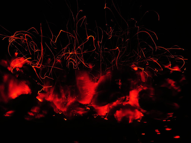 Live coals in fireplace - Fotoğraf, Görsel