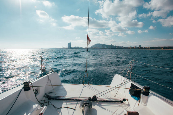 Denizde ileriye yat tekne yelken - Fotoğraf, Görsel