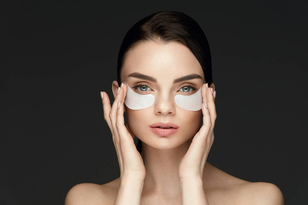 Under Eye Treatment. Woman Face With Patches Under Eyes - Foto, Imagem