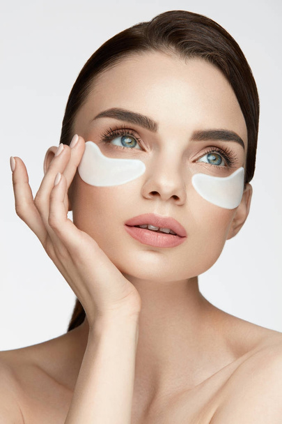 Eye Skin Beauty. Woman Face With Patches Under Eyes - Foto, Imagem
