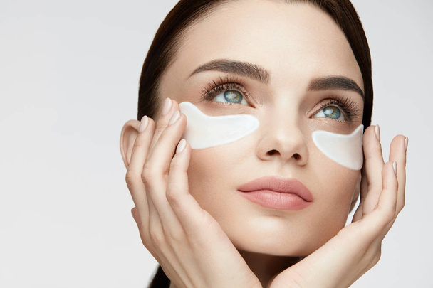 Eye Skin Treatment. Woman With White Under Eye Patches On Face - Φωτογραφία, εικόνα