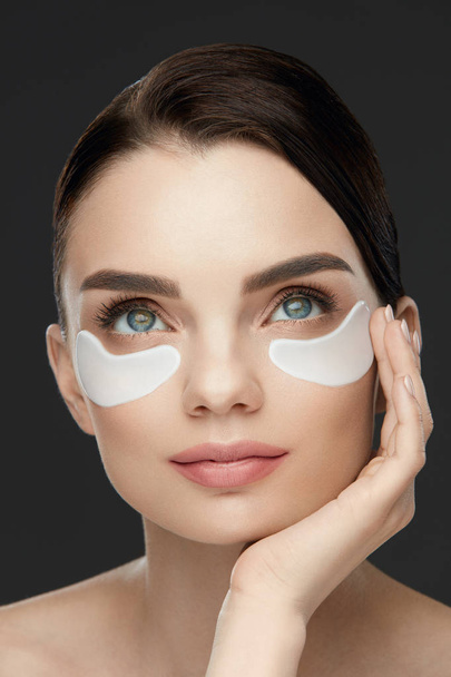 Under Eye Treatment. Woman Face With Patches Under Eyes - Foto, immagini
