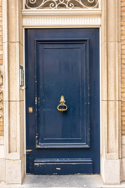 Вінтажні двері на вулиці
 - Фото, зображення