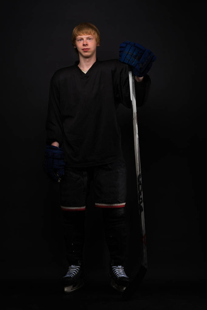 Young guy hockey player - Fotografie, Obrázek