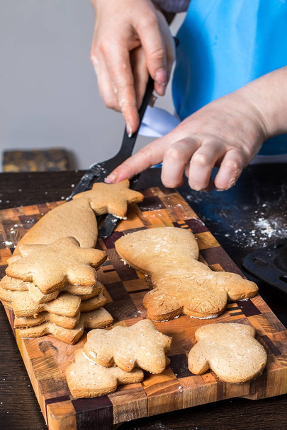 Christmas Gingerbread cookies and kids hands - Fotó, kép