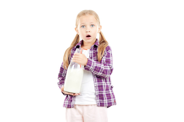 Girl with milk bottle - Fotoğraf, Görsel