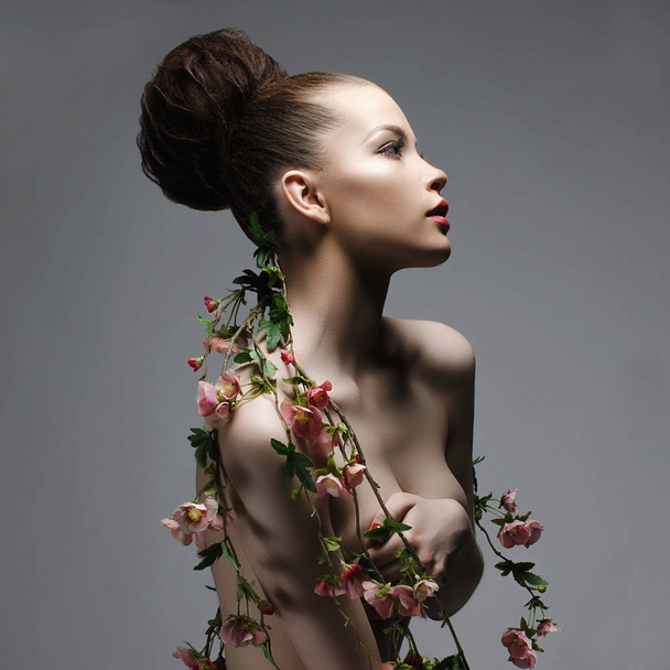 sexy nude beautiful woman in flowers - Zdjęcie, obraz