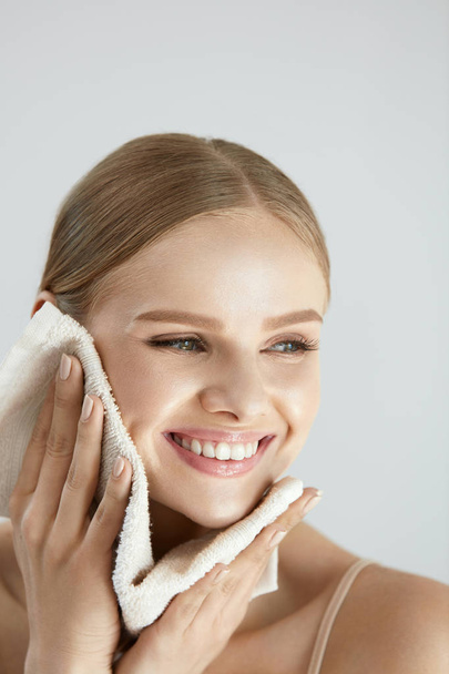 Face Washing. Happy Woman Drying Skin With Towel - Foto, afbeelding