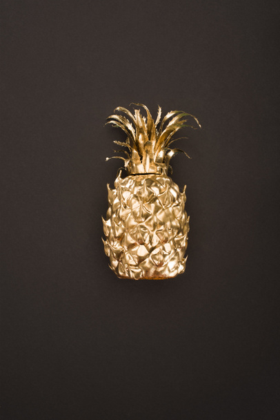 close up view of golden pineapple isolated on black - Φωτογραφία, εικόνα