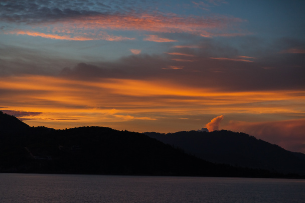 sylwetka Mroczne wzgórza pod niebo zachód słońca - Zdjęcie, obraz