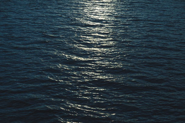 belle surface de la mer avec reflet clair de lune
 - Photo, image
