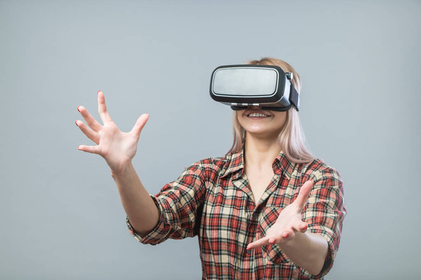 Cheerful woman with vr headset - Foto, Imagem