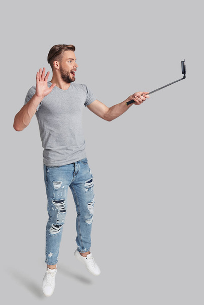 man taking selfie while jumping  - Zdjęcie, obraz