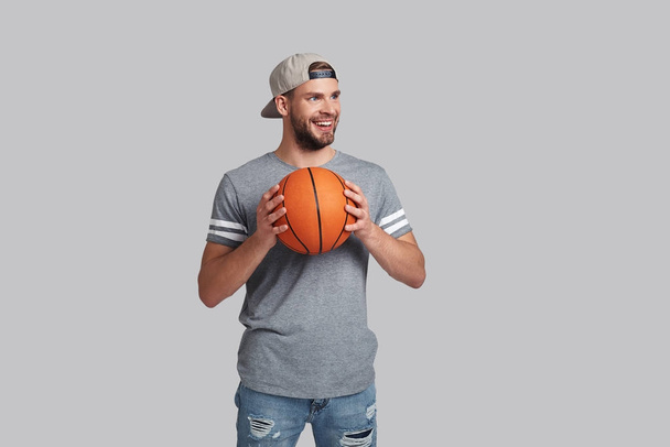 man holding a basketball ball - Фото, изображение
