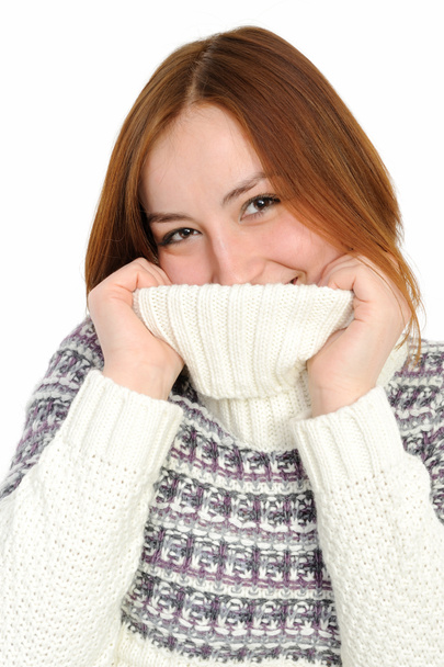 Молодая женщина в белом свитере
 - Фото, изображение