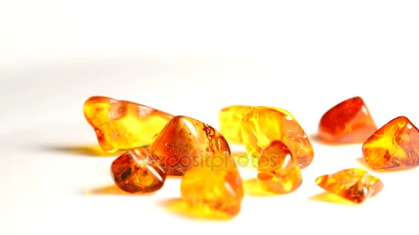 Pietre di ambra su tavola girevole
 - Filmati, video